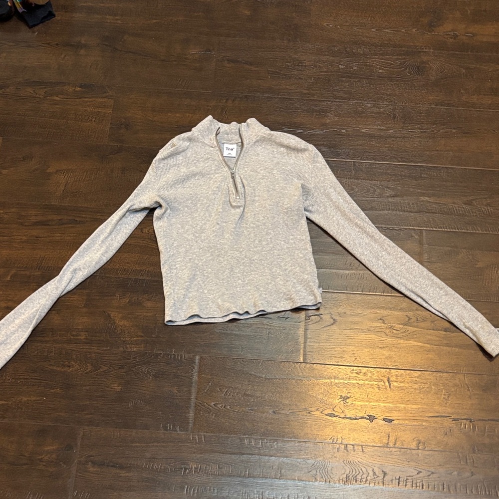 Aritzia Light Gray Long Sleeve Top